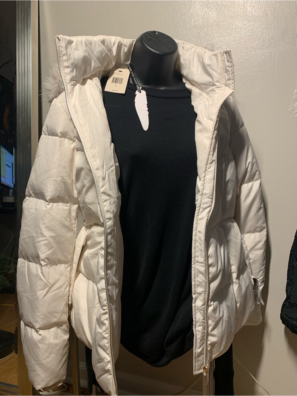 GUESS Cream Puffer Jacket with Faux‑Fur Hood – Size M, New with Tags